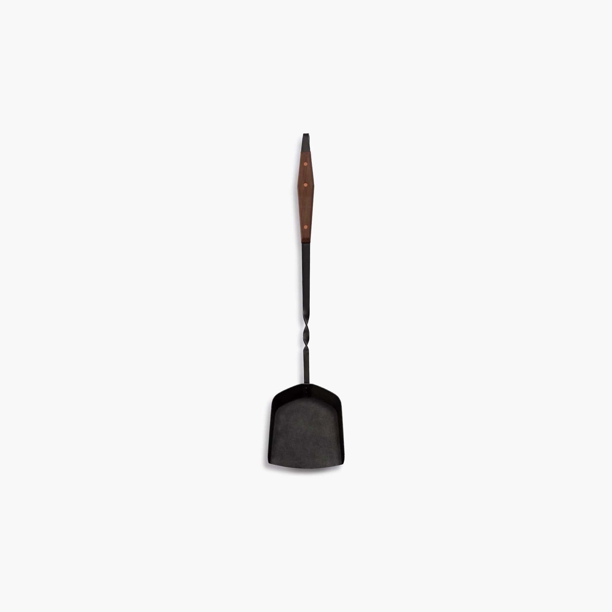 barebones-tools-cowboy-grill-kohlenschaufel-walnussgriff image 2