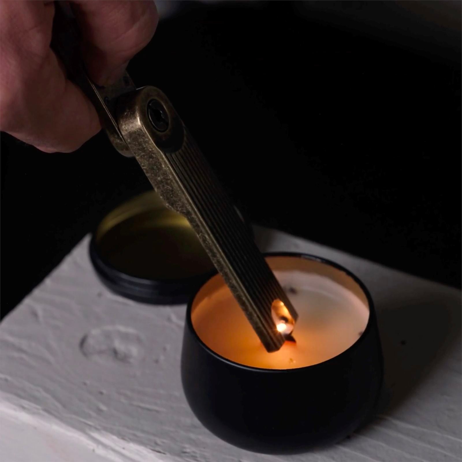 barebones-tools-pivot-arc-lighter-lichtbogenfeuerzeug-messing image 7