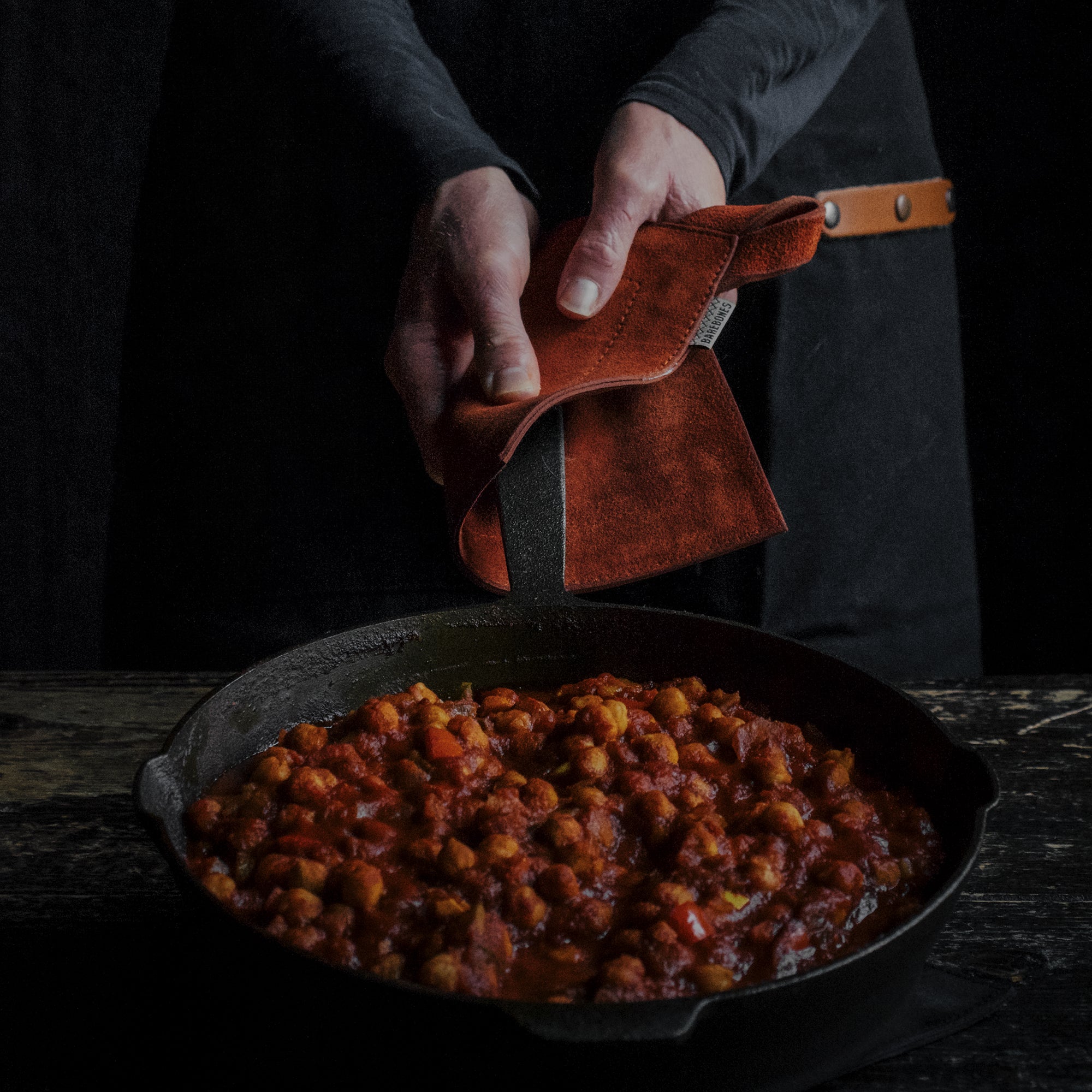 barebones-cook-dine-topflappen-aus-wildleder-schwarz image 4