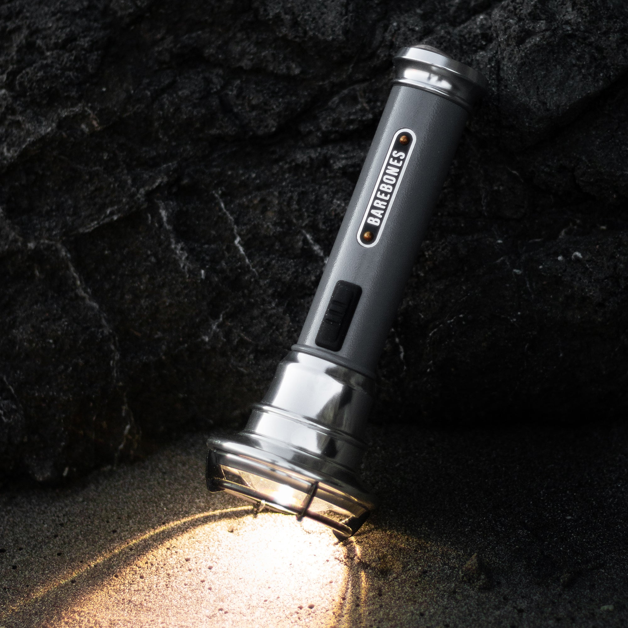 barebones-power-light-vintage-flashlight-taschenlampe-olive-drab-led image 4