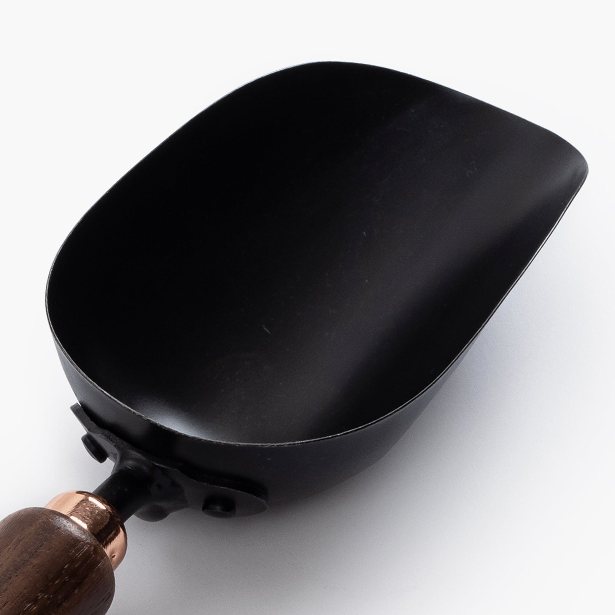 barebones-tools-garden-scoop-pflanzschaufel-walnut-black image 3
