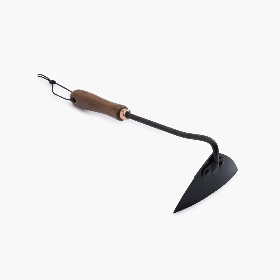 barebones-tools-triangle-hoe-gartenhacke-walnuss-edelstahl image 1
