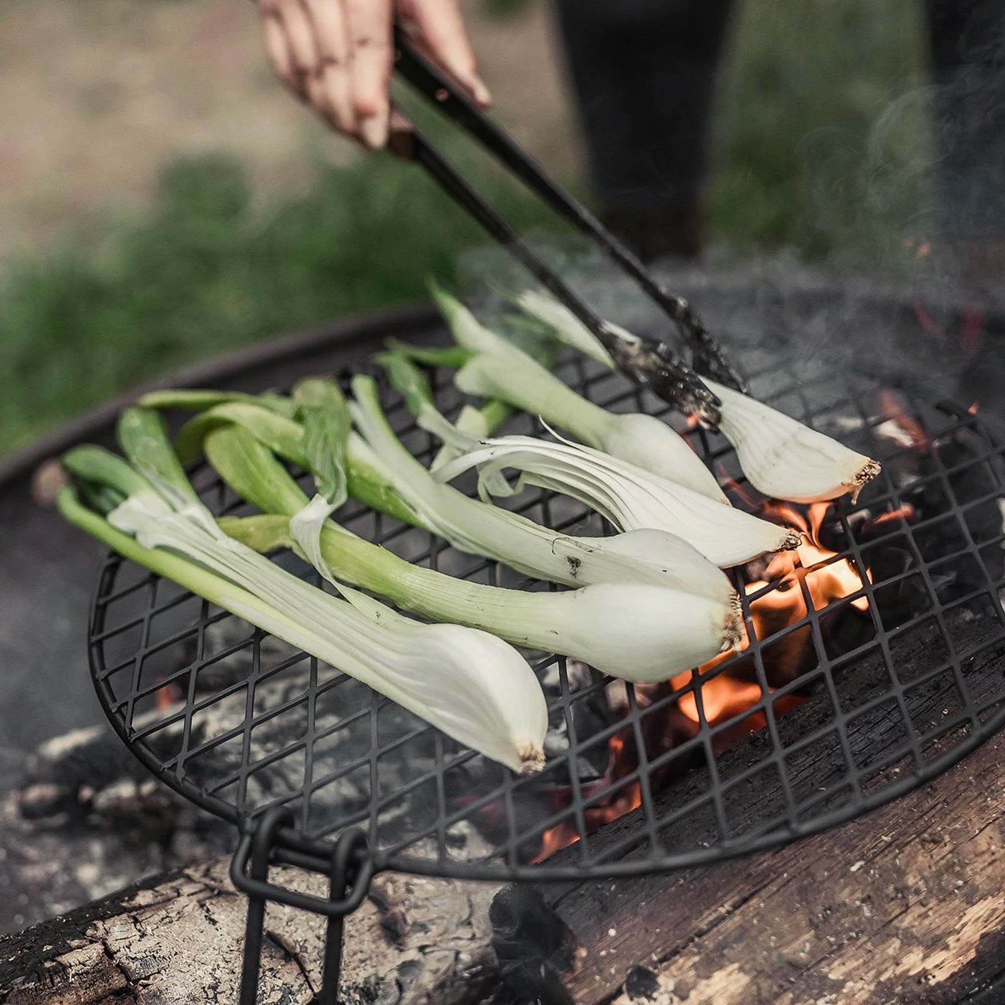 barebones-cook-dine-fire-pit-grillrost-rund-stahl-klappbar image 3