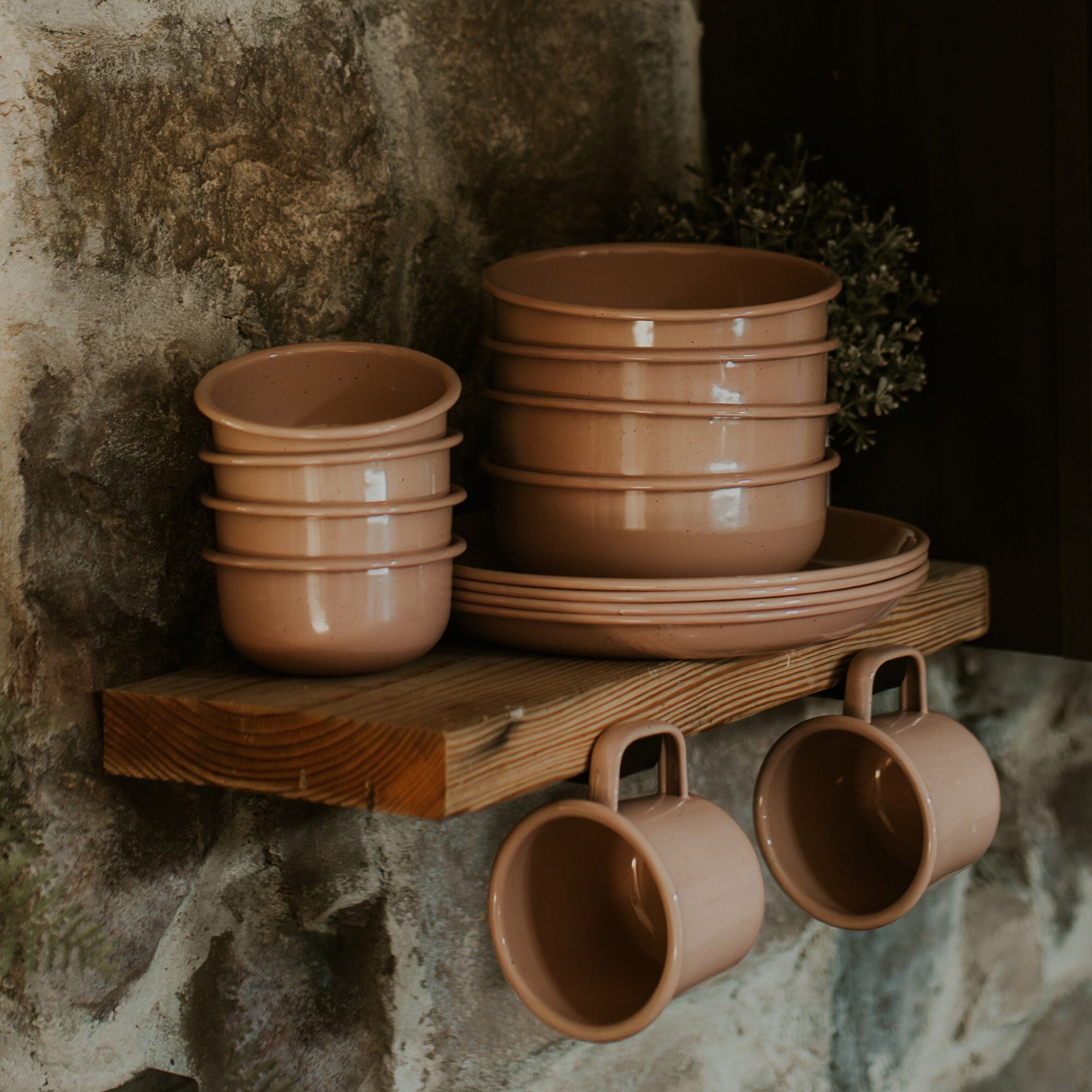 barebones-cook-dine-rolled-enamelware-bowl-set-dusty-rose image 6