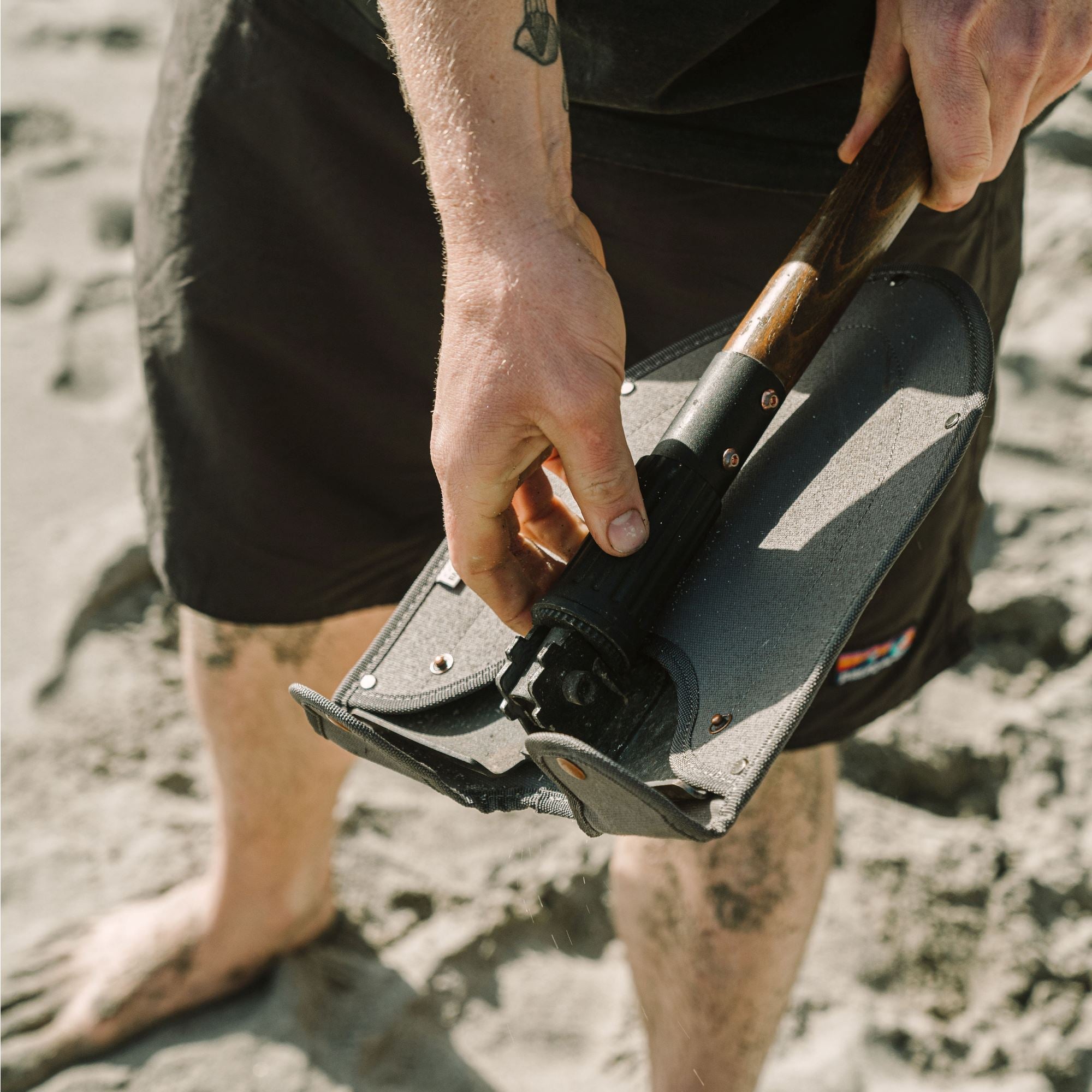 barebones-tools-folding-shovel-klappspaten-buche image 5