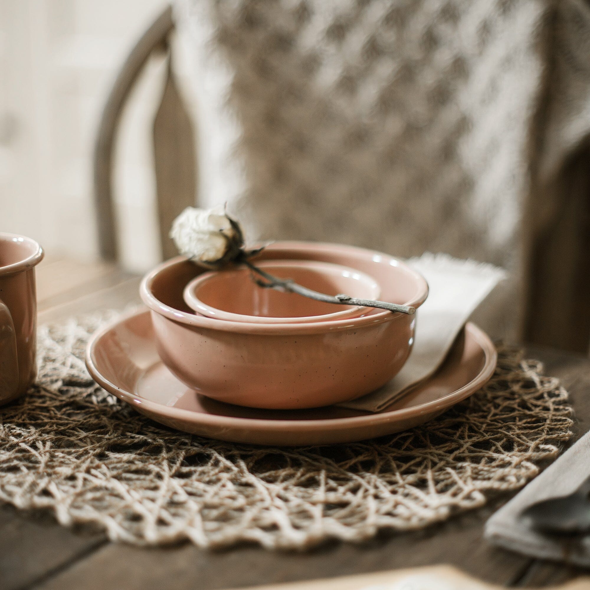 barebones-cook-dine-rolled-enamelware-bowl-set-dusty-rose image 8