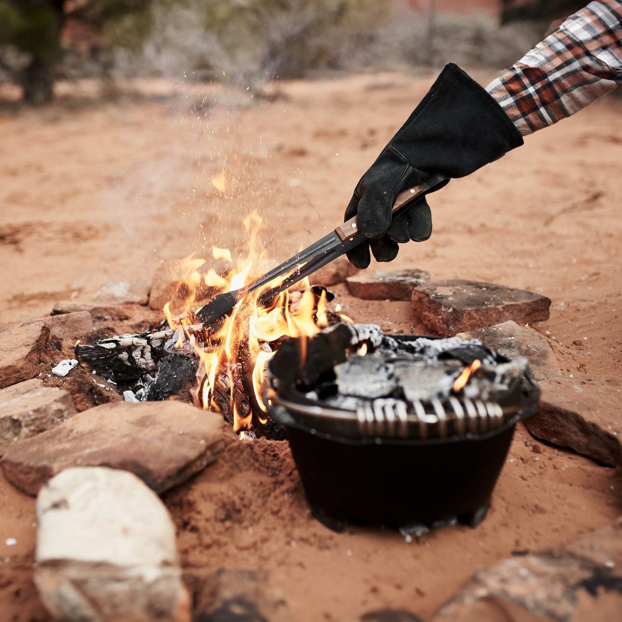 barebones-cook-dine-open-fire-glove-lederhandschuh-sm-md image 7