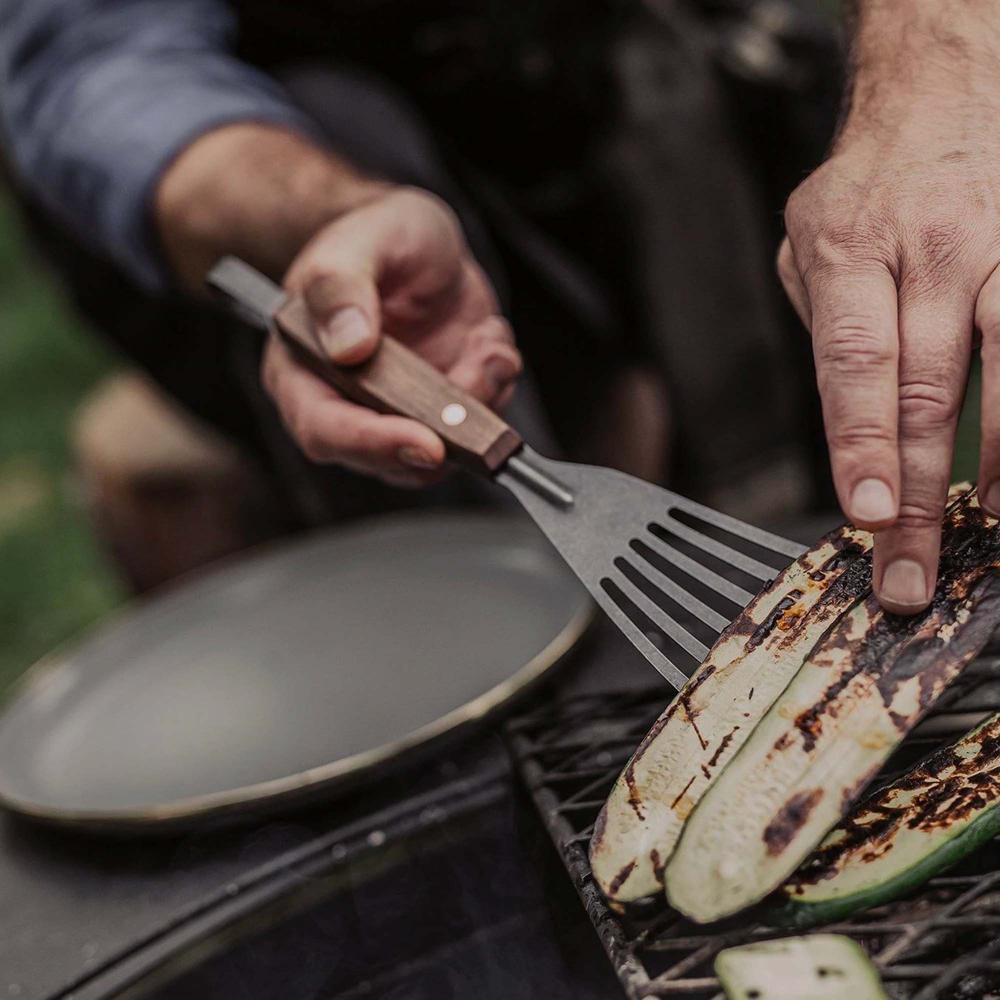 barebones-cowboy-grill-fischwender-edelstahl-walnuss image 3