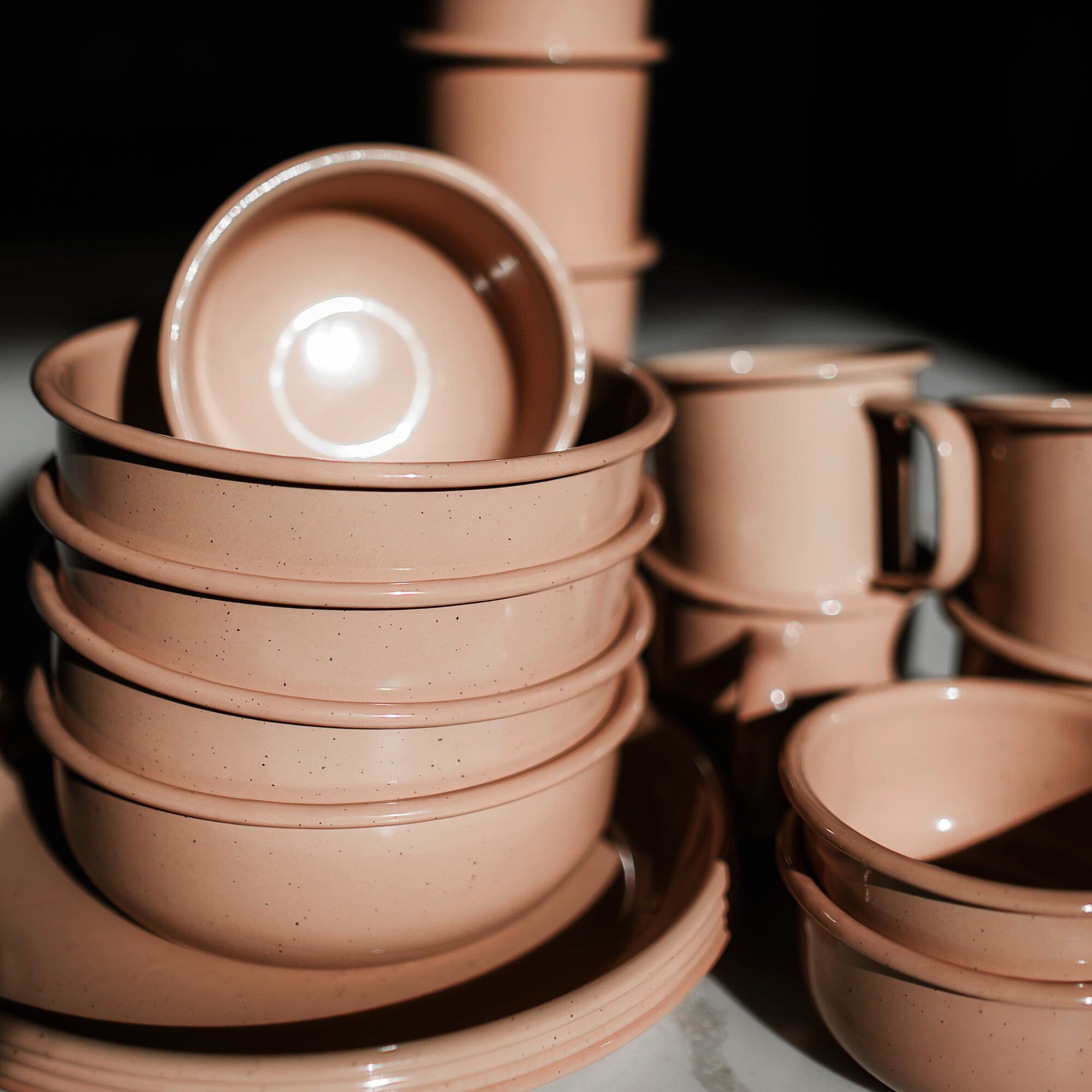 barebones-cook-dine-rolled-enamelware-bowl-set-dusty-rose image 7