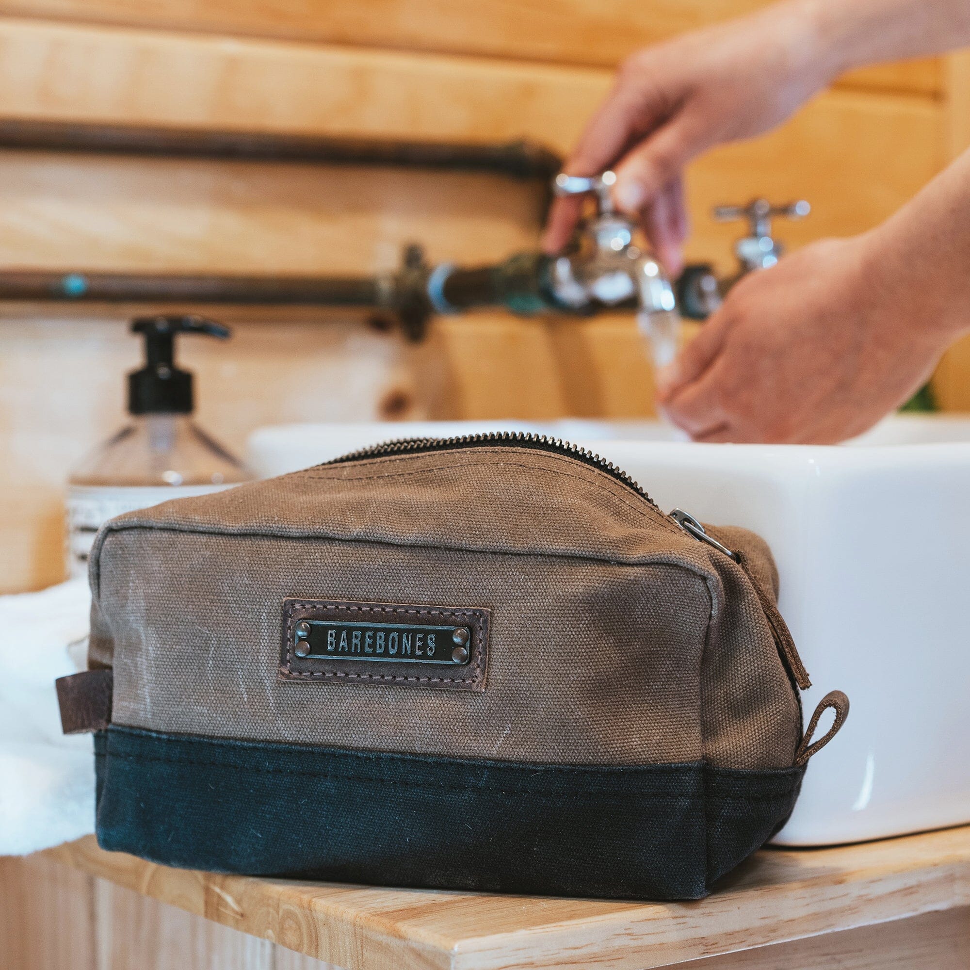 barebones-store-carry-neelum-kulturtasche-3l-khaki image 8