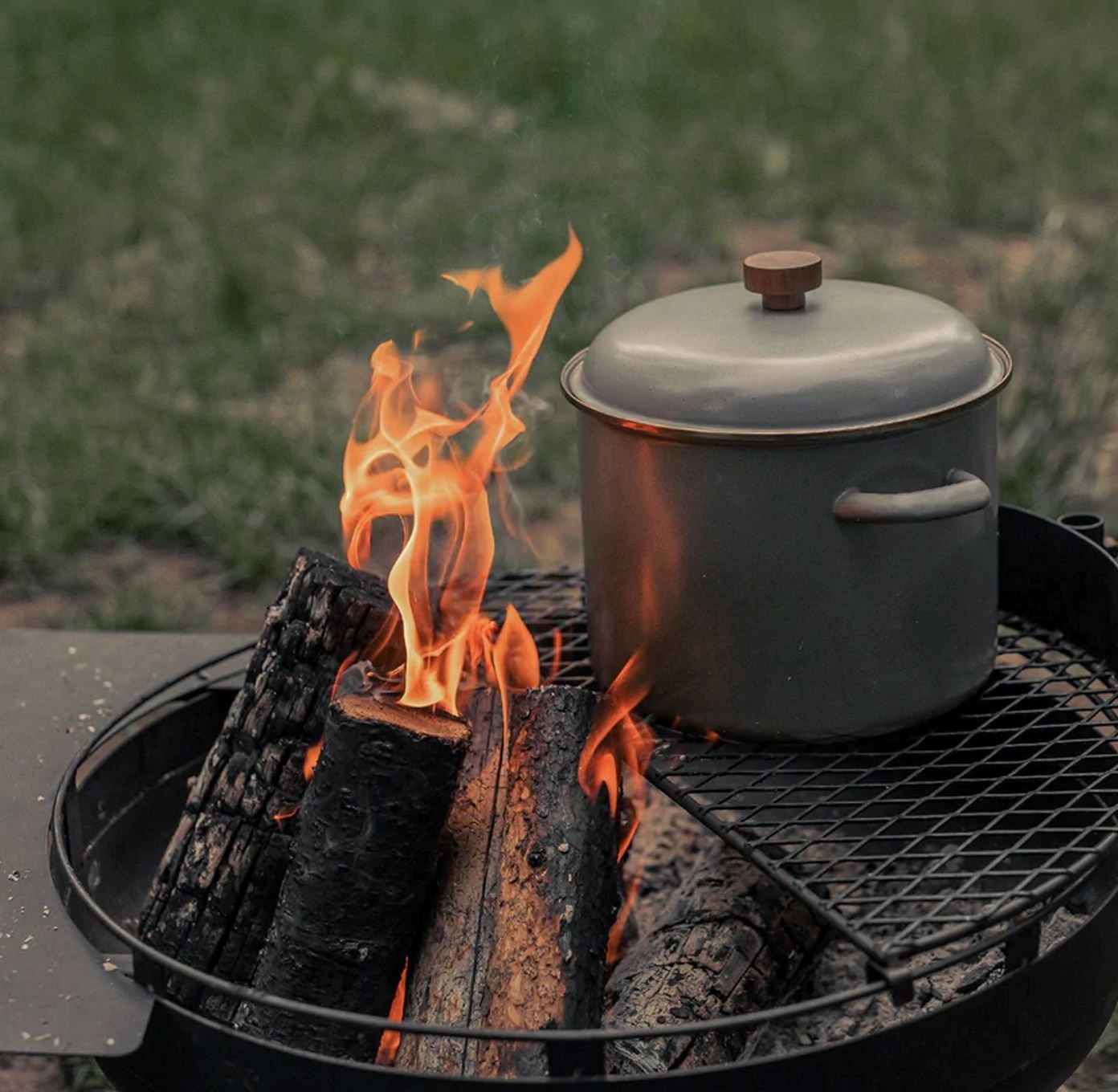 barebones-cook-dine-enamel-stock-pot-emailletopf-eggshell image 4