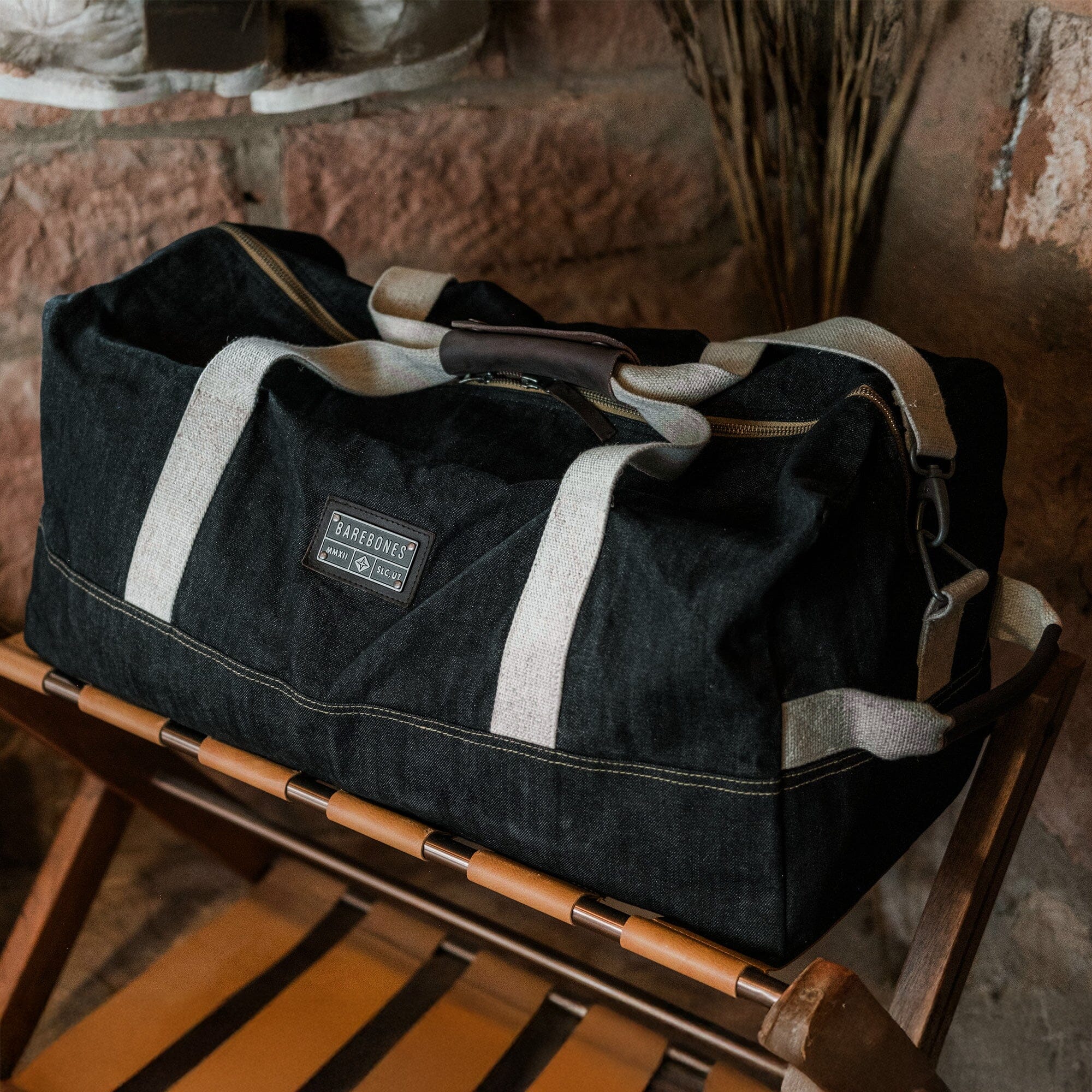 barebones-store-carry-neelum-duffel-reisetasche-denim-leder image 6