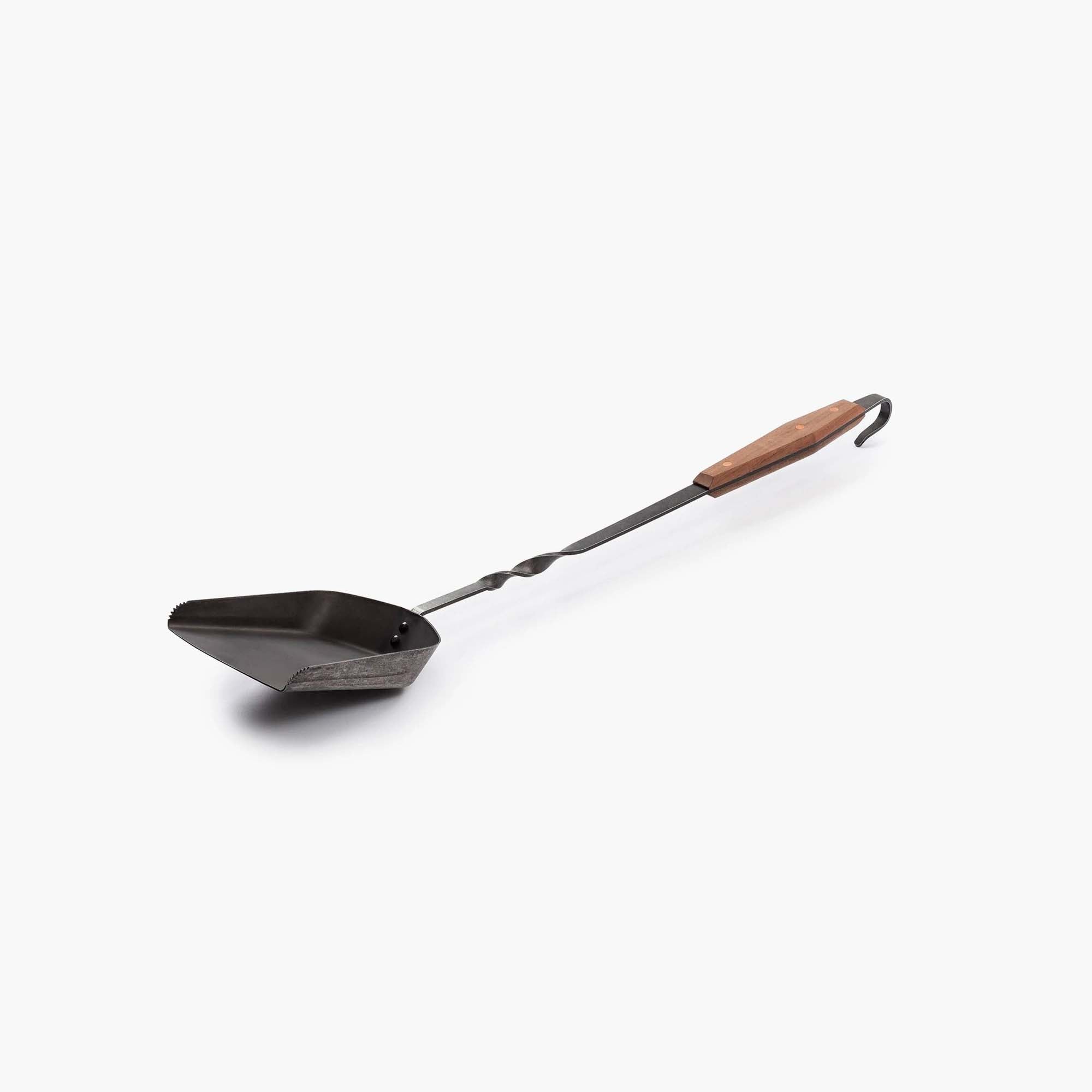 barebones-tools-cowboy-grill-kohlenschaufel-walnussgriff image 1