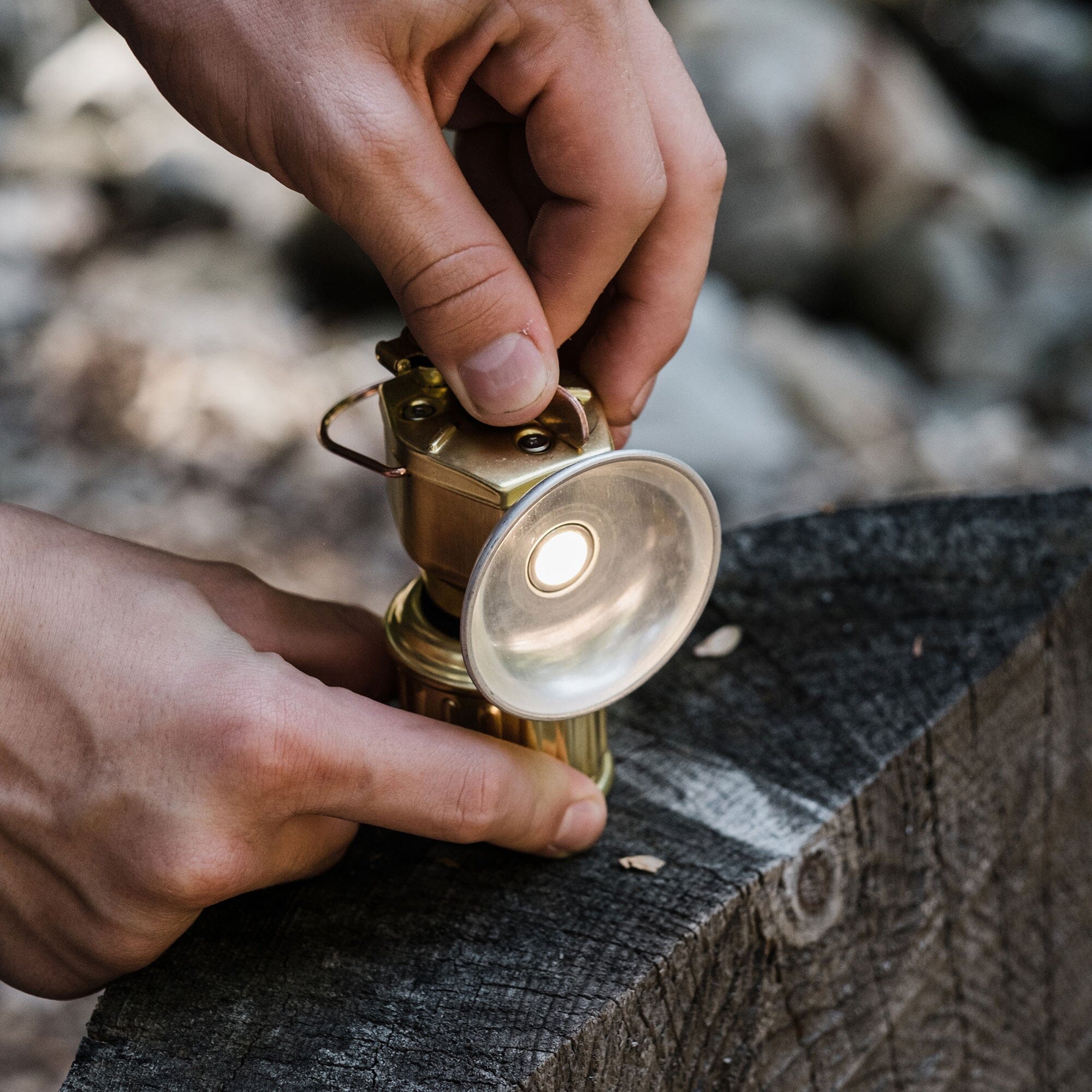 barebones-power-light-miners-lantern-laterne-messing-led image 4